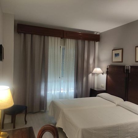 Hotel Iberia Plaza America Caceres Exterior photo